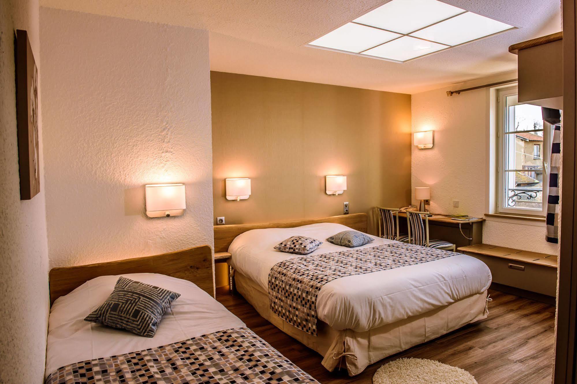 Logis Le Cheval Rouge Hotel Sainte-Menehould Ngoại thất bức ảnh
