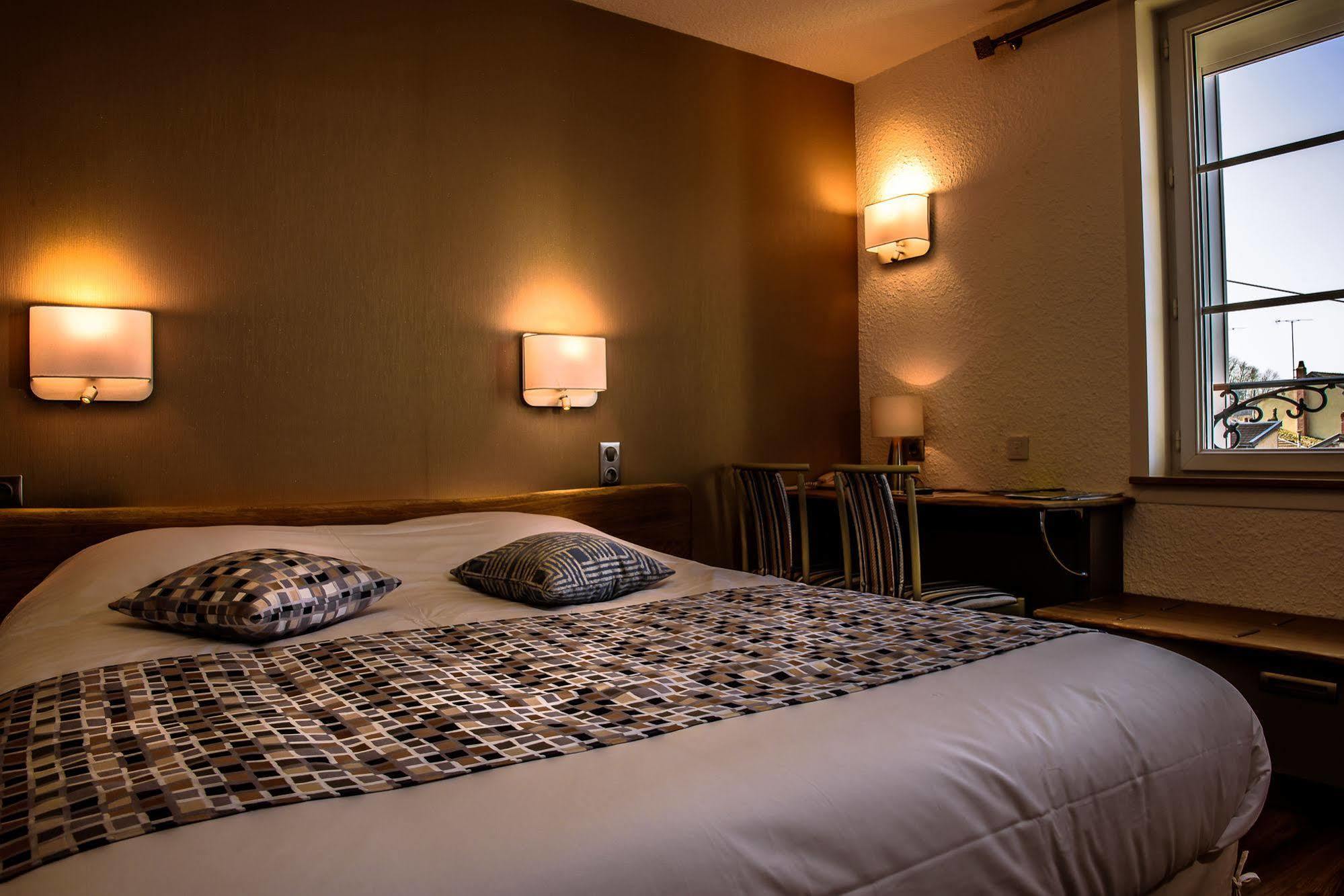 Logis Le Cheval Rouge Hotel Sainte-Menehould Ngoại thất bức ảnh