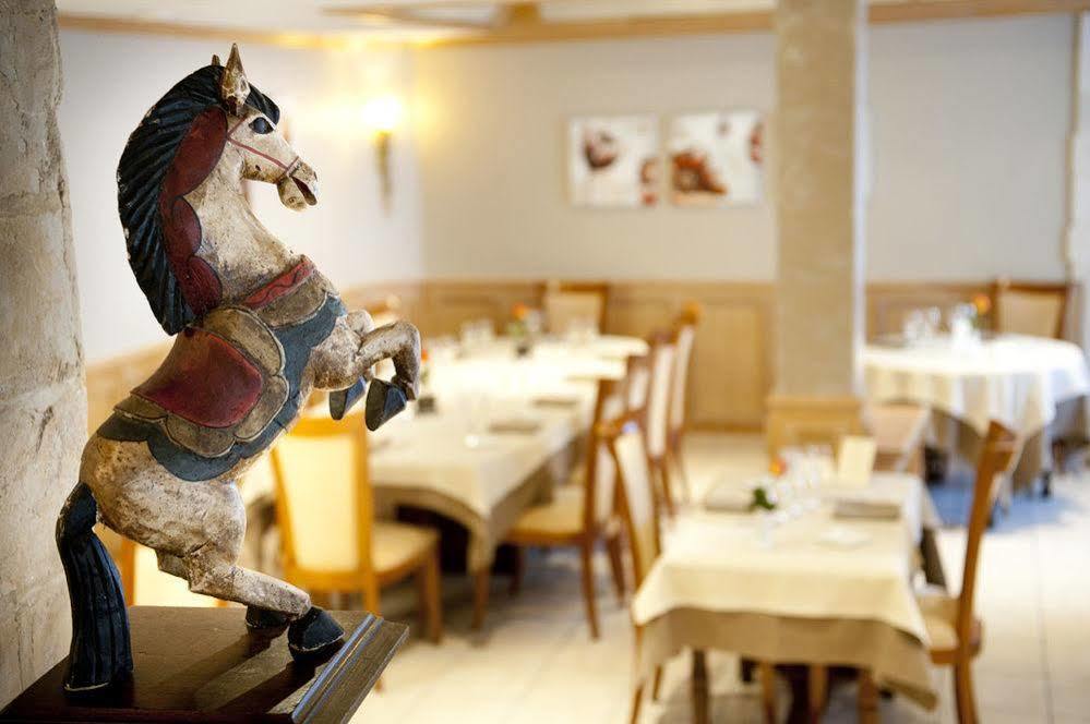 Logis Le Cheval Rouge Hotel Sainte-Menehould Ngoại thất bức ảnh