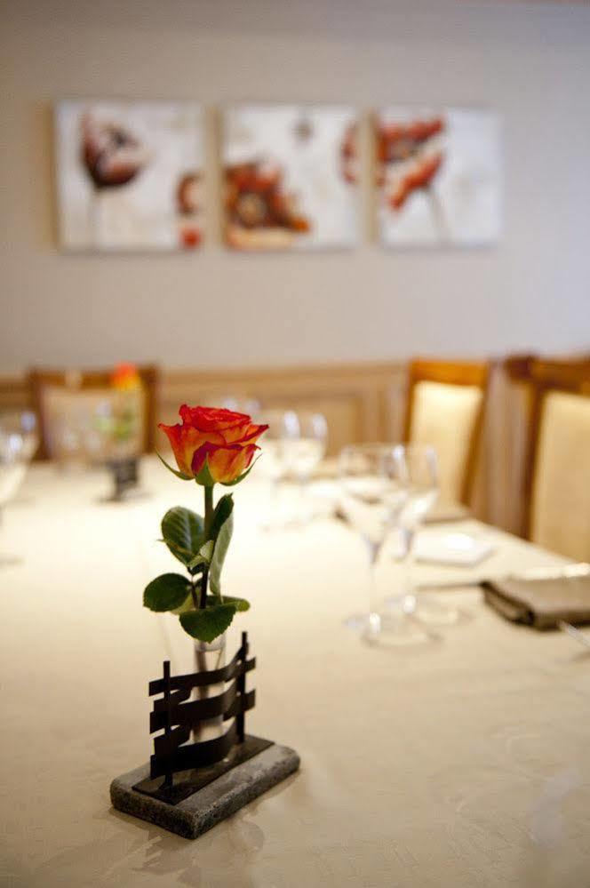 Logis Le Cheval Rouge Hotel Sainte-Menehould Ngoại thất bức ảnh